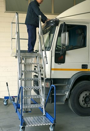 Truck and bus windshield access platform