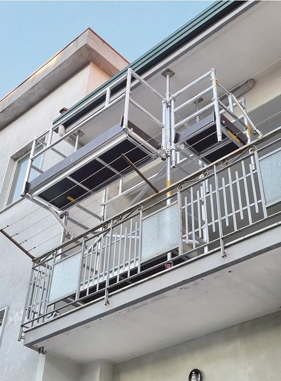 Balcony scaffolding 