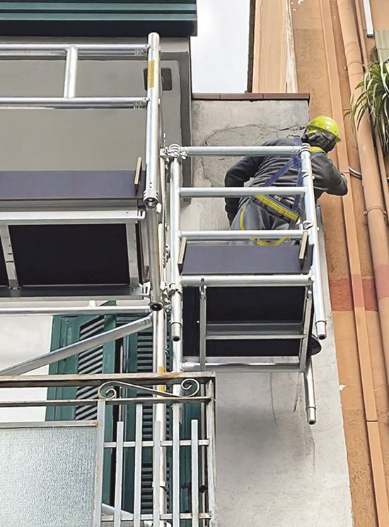 Balcony scaffolding 