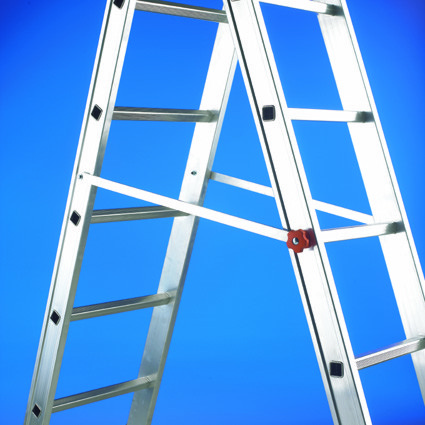 🥇 Escaleras de aluminio versátiles siguiendo normativa europea