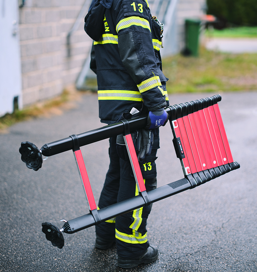 LÍNEA RESCUE - ESCALERA TELESCÓPICA DE ALUMINIO 4.1 MTS NEGRA – AXA Steps