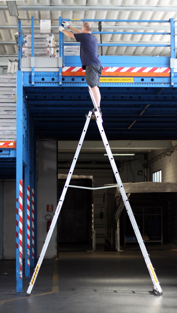 Escalera telescópica extralarga de aluminio Svelt