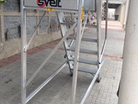 Castellana Maxi - Escalera con plataforma y peldaño ancho